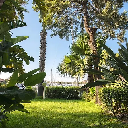 Laguna Azzurra Portorosa Aparthotel
